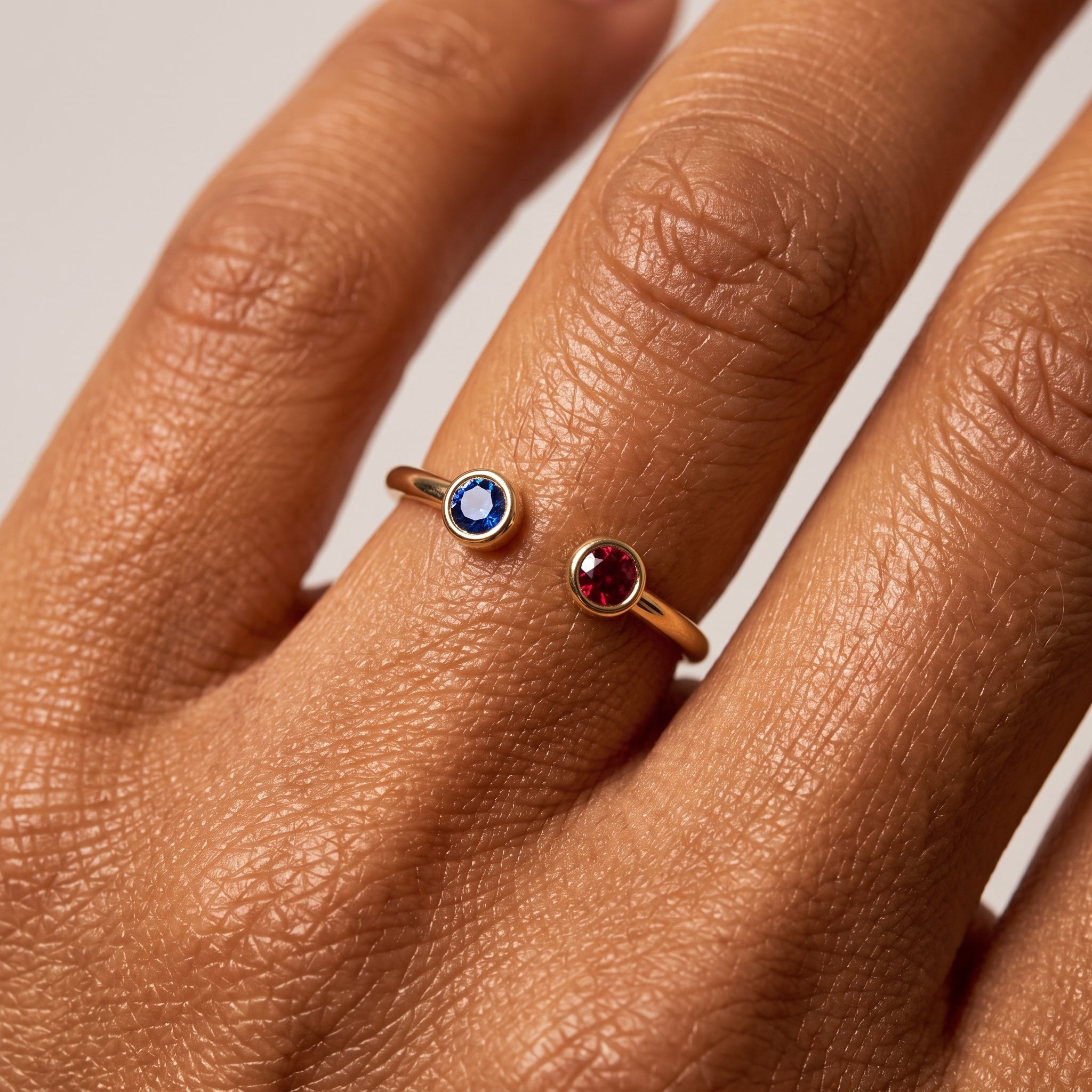 Anello regolabile con pietra di nascita "Cove"