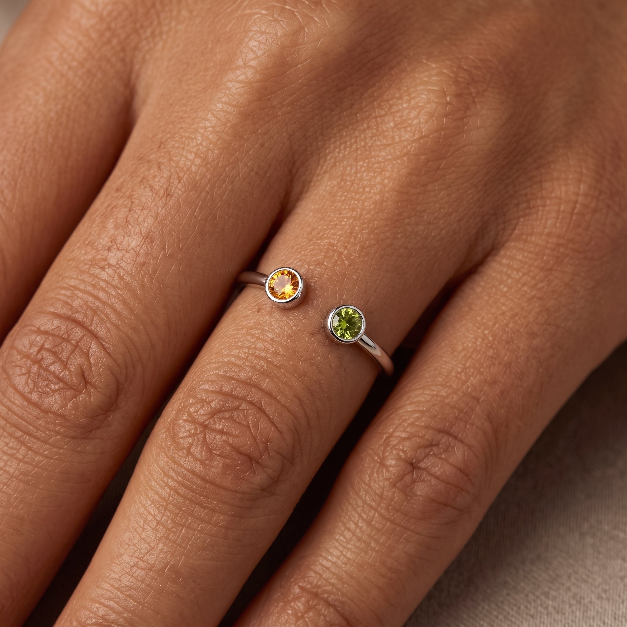 Anello regolabile con pietra di nascita "Cove"