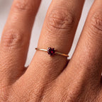 Anello regolabile con pietra di nascita "Aria"