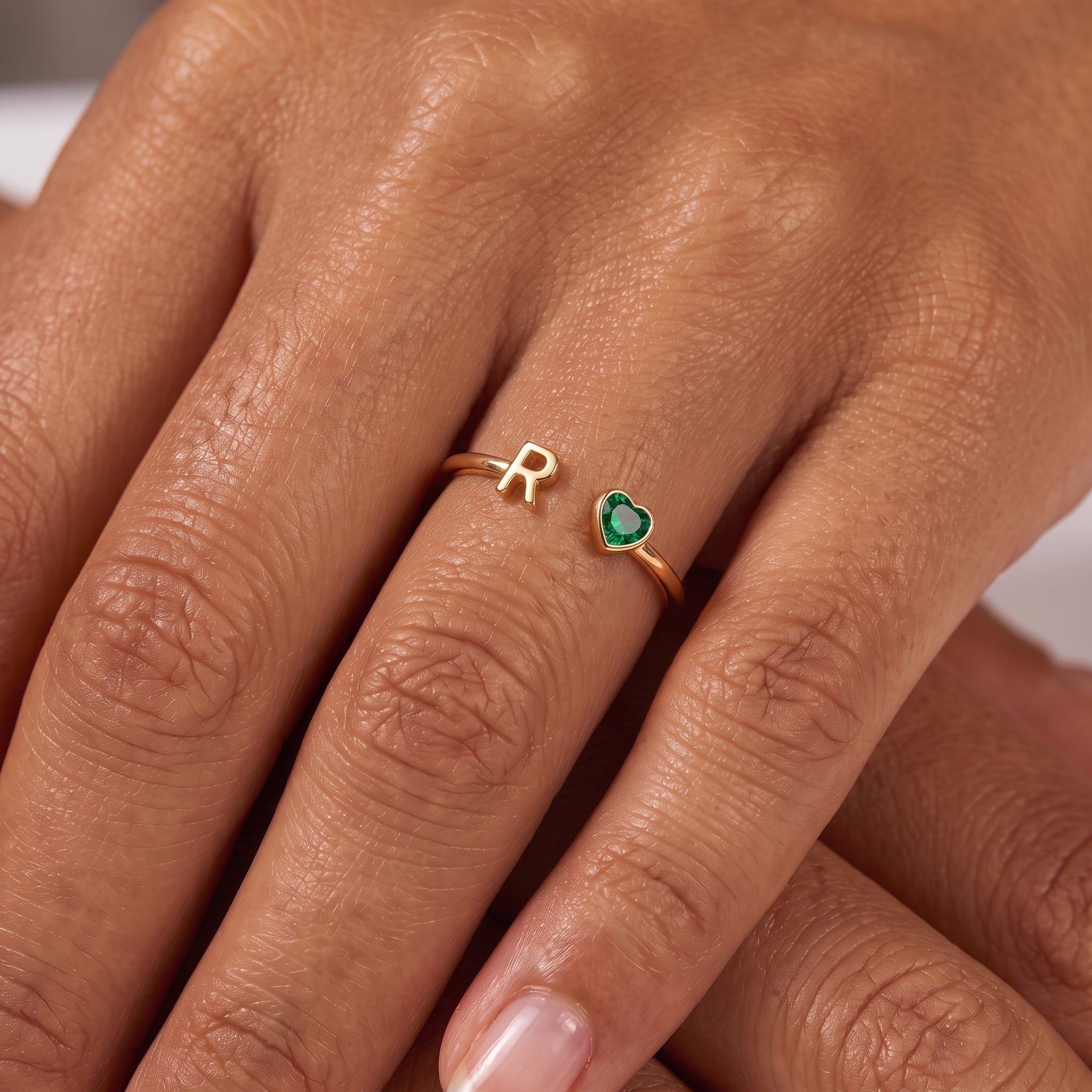 Anello regolabile con iniziale e pietra di nascita "Cleo"