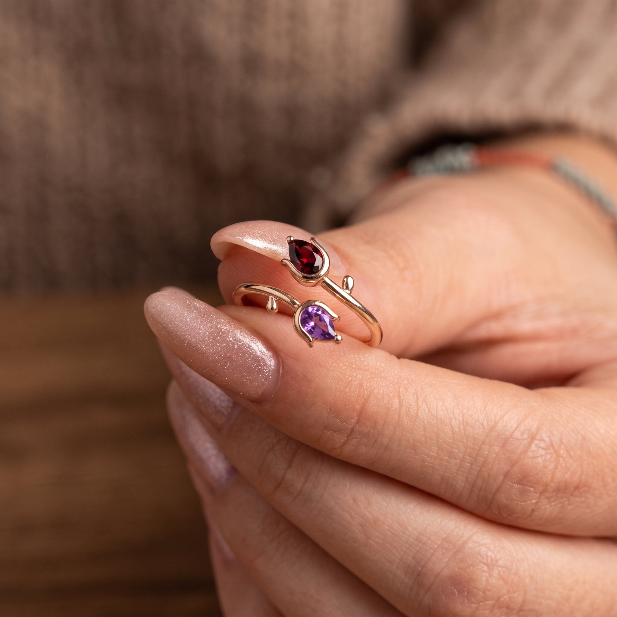 Anello regolabile con pietra di nascita "Tulipano"
