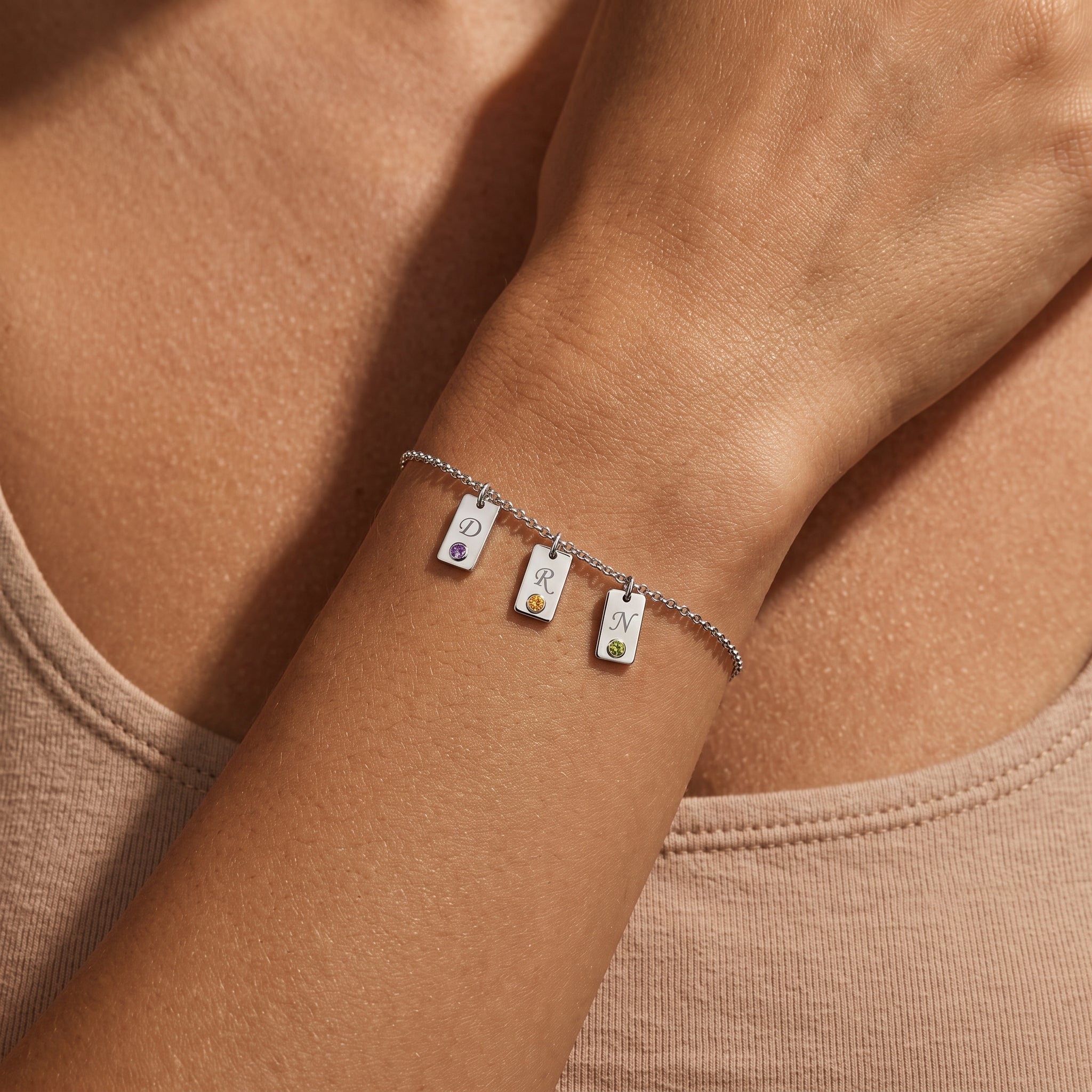 Bracciale con iniziale e pietra di nascita "Nova"